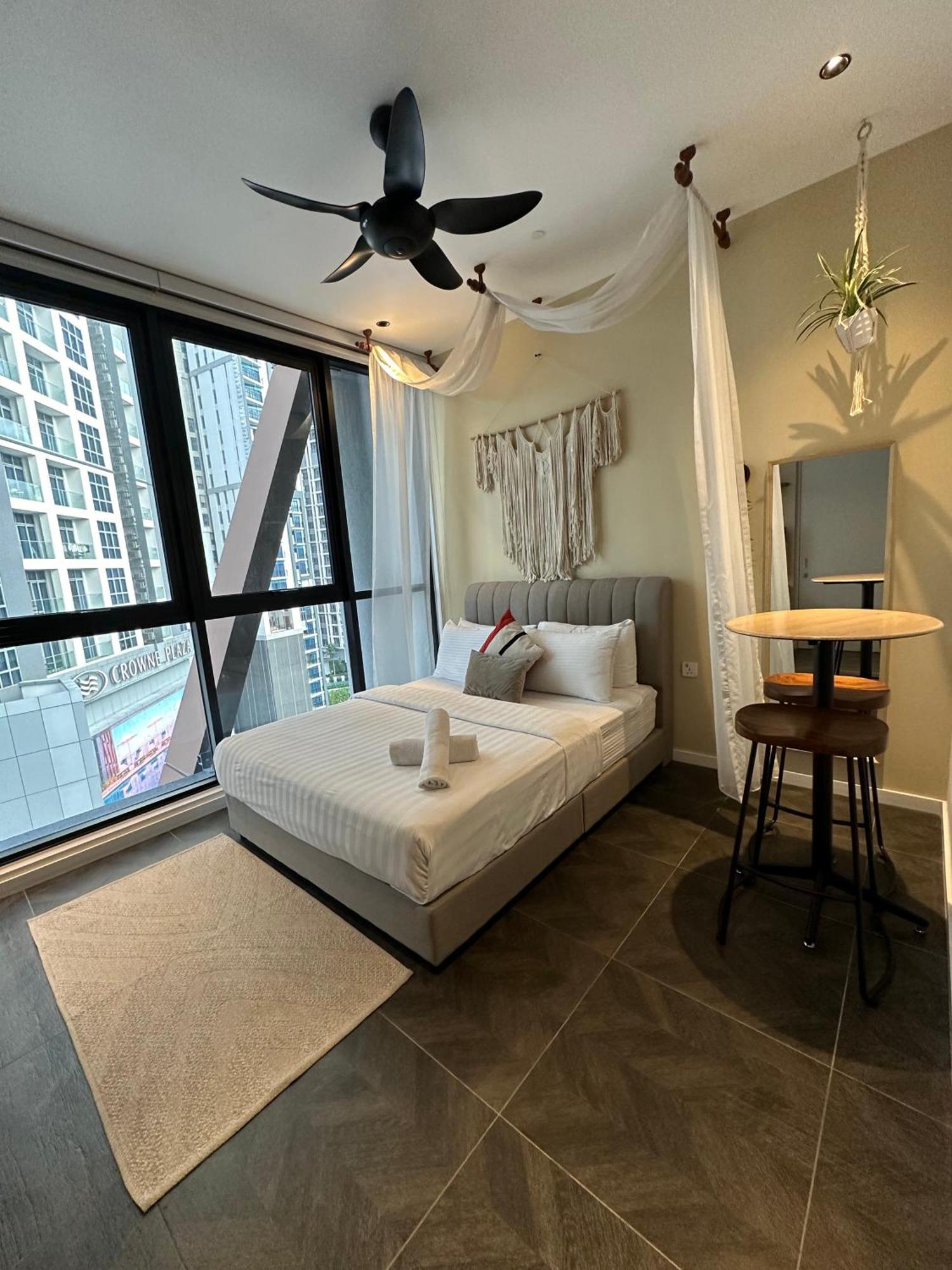 Scarletz Suites Klcc By Numa Kuala Lumpur Exterior photo