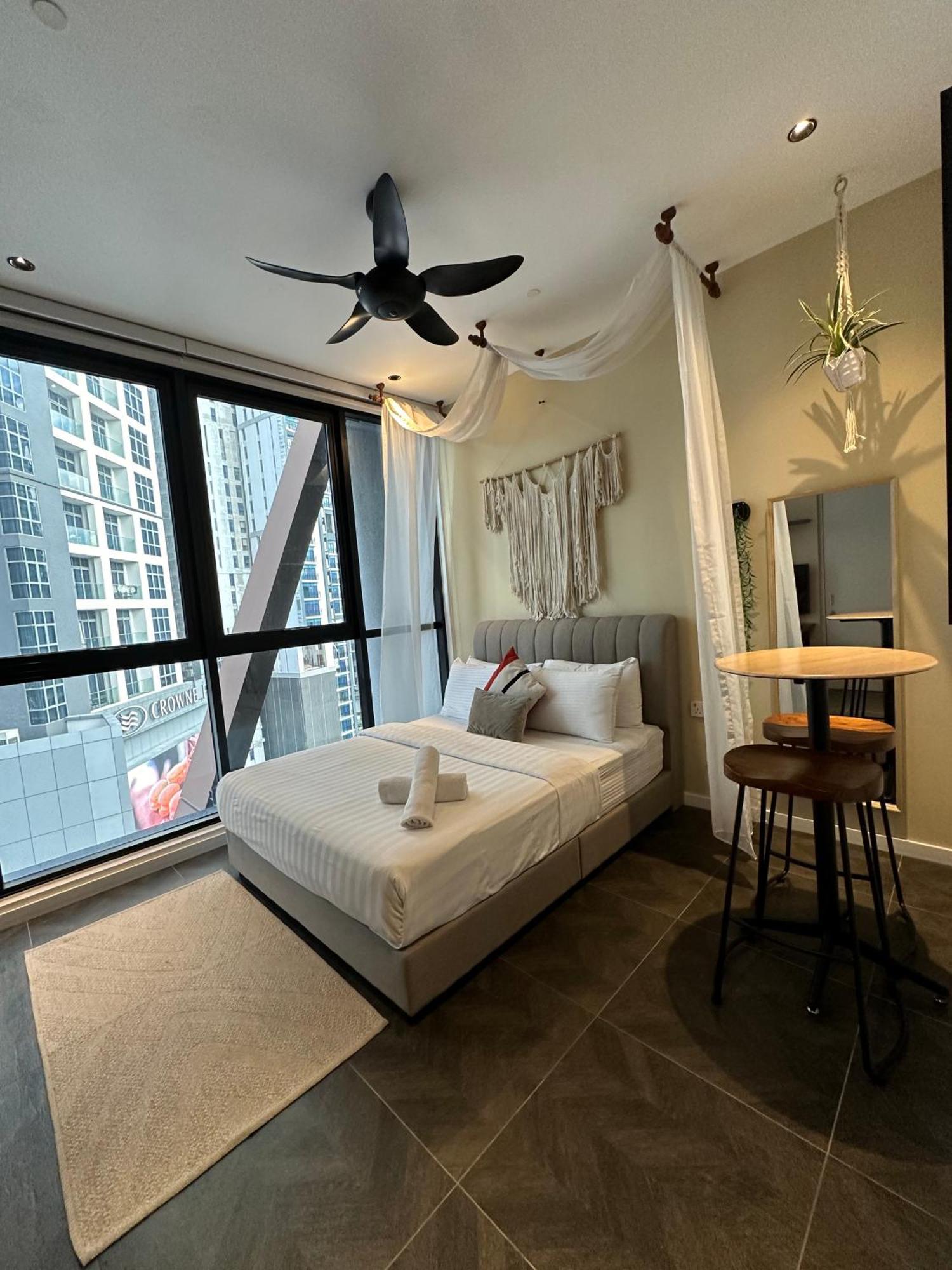 Scarletz Suites Klcc By Numa Kuala Lumpur Exterior photo