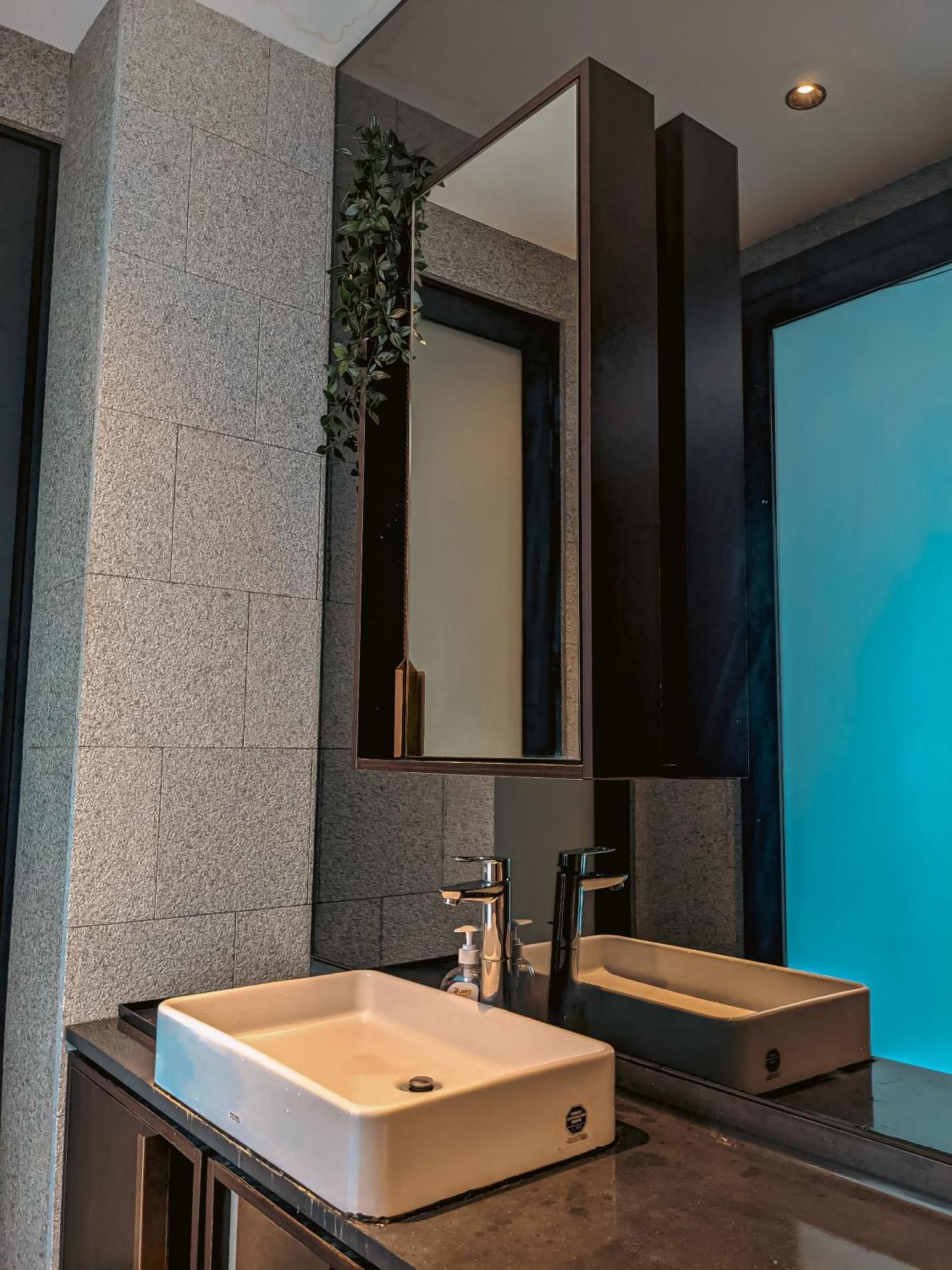 Scarletz Suites Klcc By Numa Kuala Lumpur Exterior photo